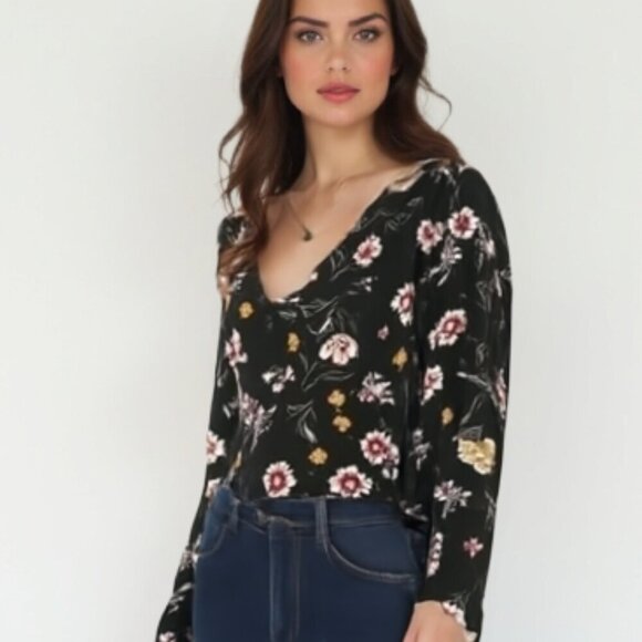 NWT Warehouse one Floral V-Neck Blouse - Black and Multicolor XS - Picture 1 of 11